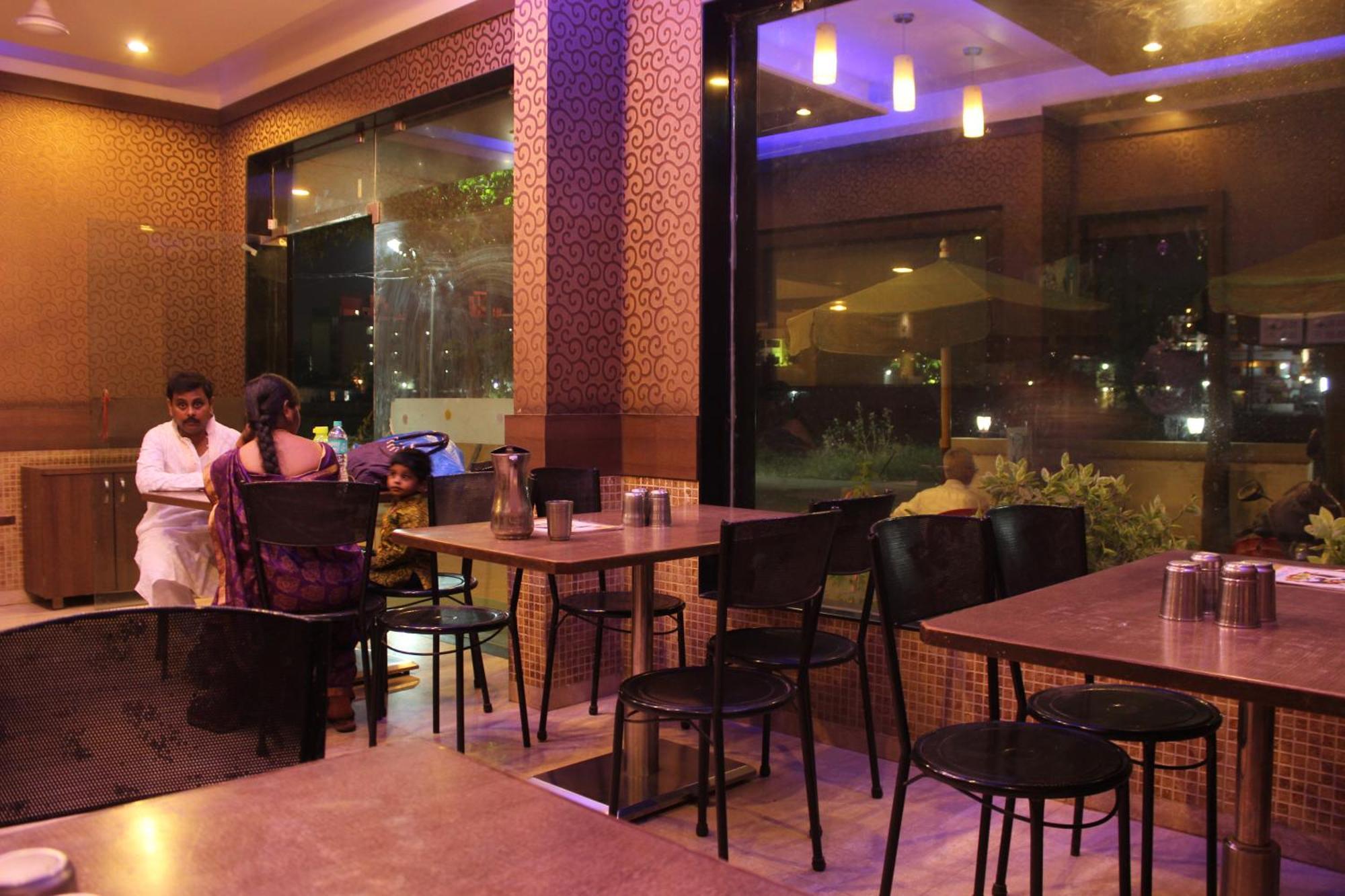 שירדי Hotel Laxmibai Palace מראה חיצוני תמונה
