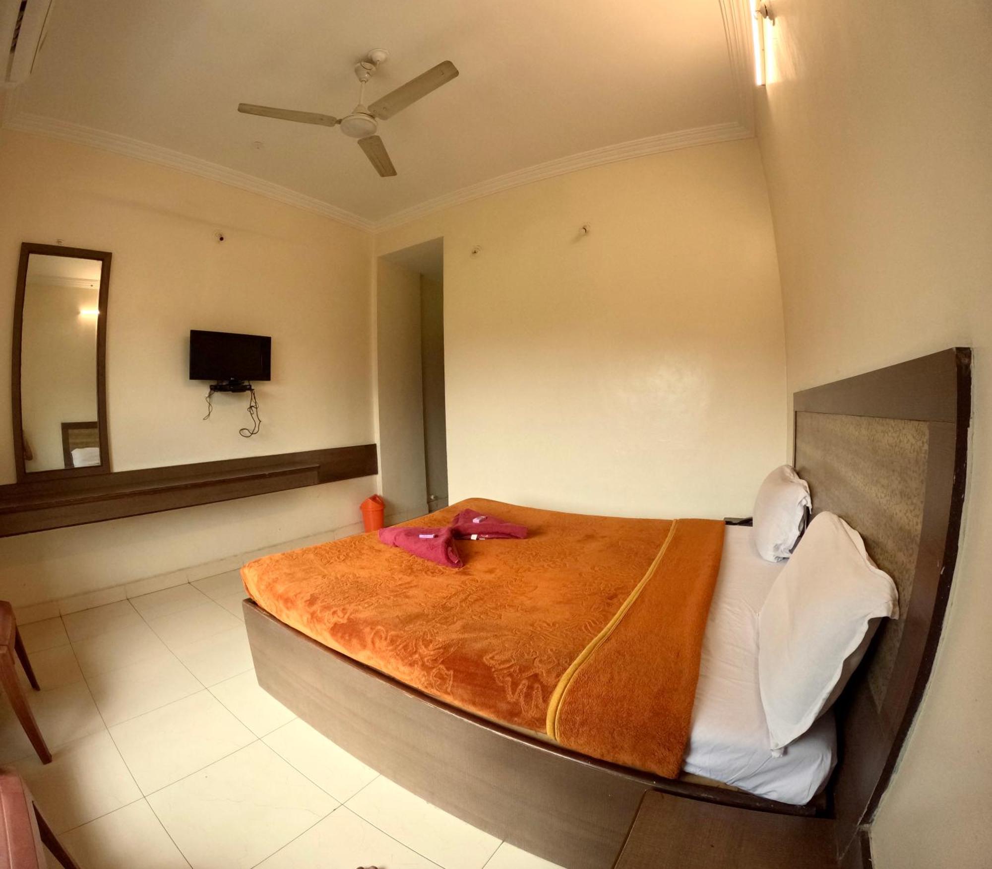 שירדי Hotel Laxmibai Palace מראה חיצוני תמונה