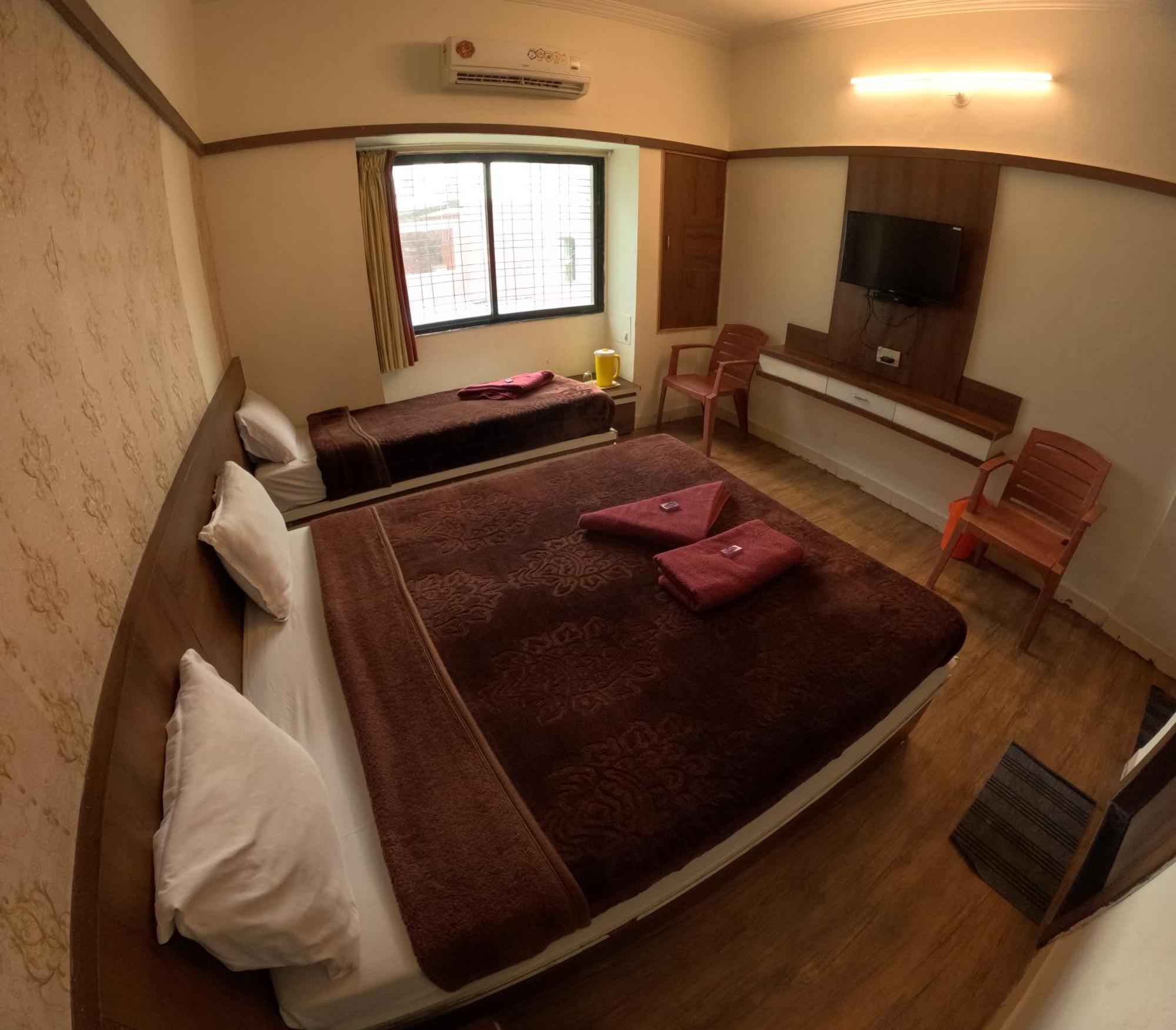 שירדי Hotel Laxmibai Palace מראה חיצוני תמונה