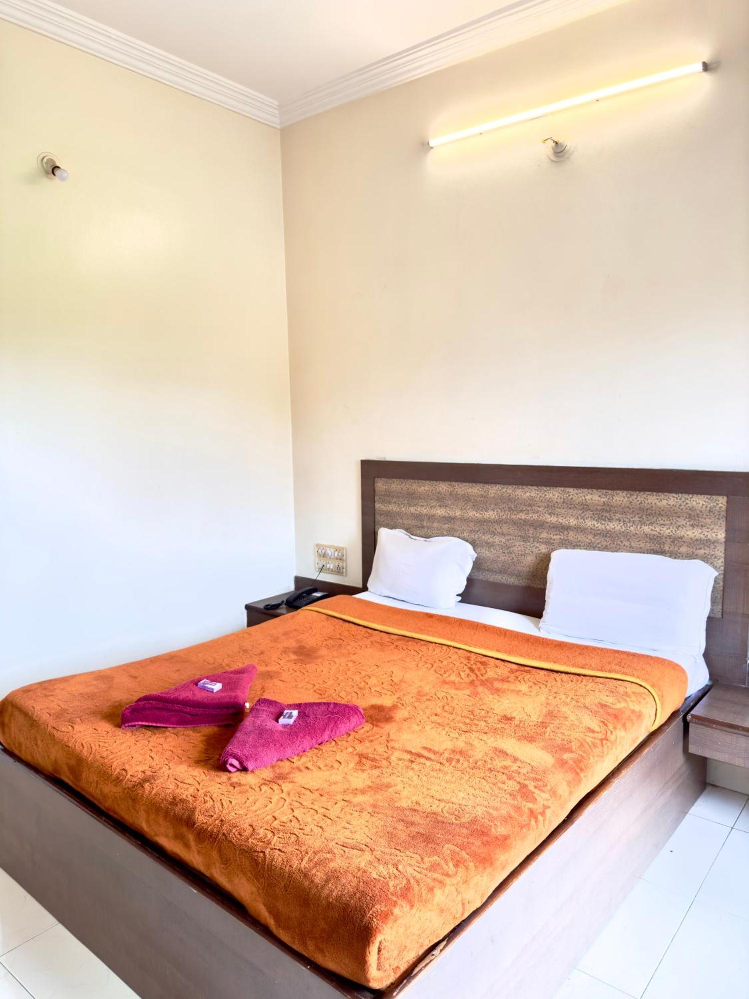 שירדי Hotel Laxmibai Palace מראה חיצוני תמונה