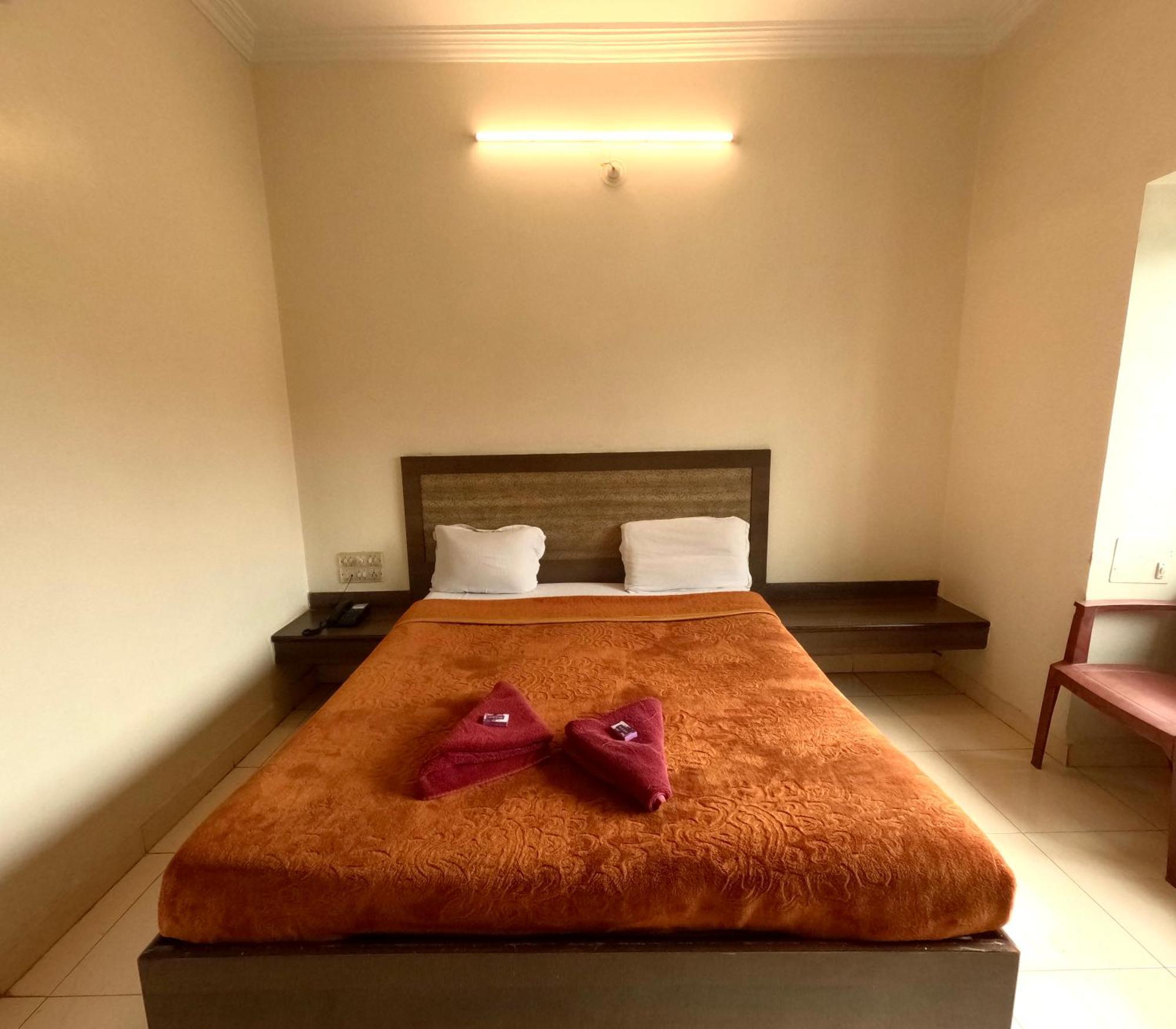 שירדי Hotel Laxmibai Palace מראה חיצוני תמונה