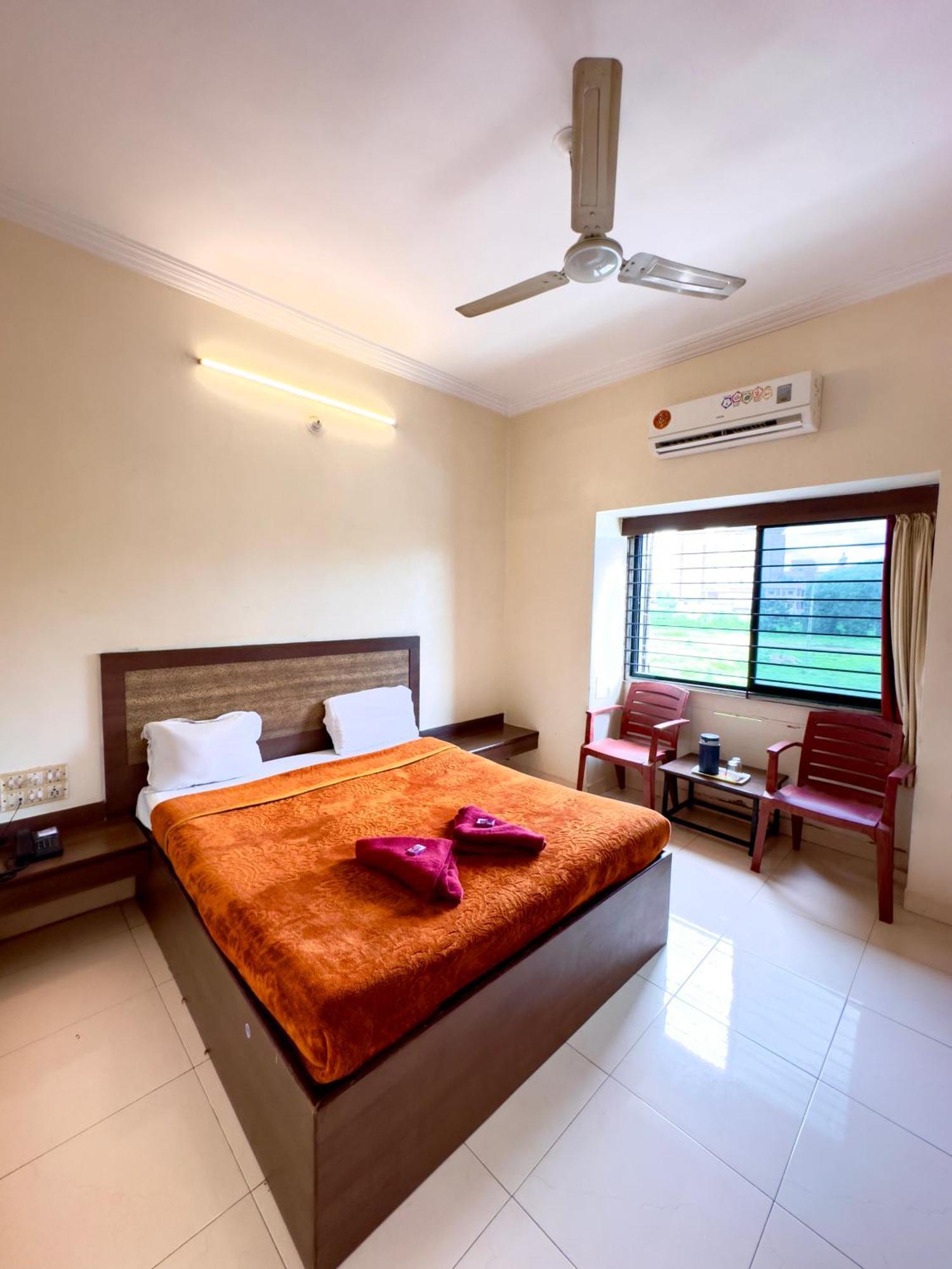 שירדי Hotel Laxmibai Palace מראה חיצוני תמונה