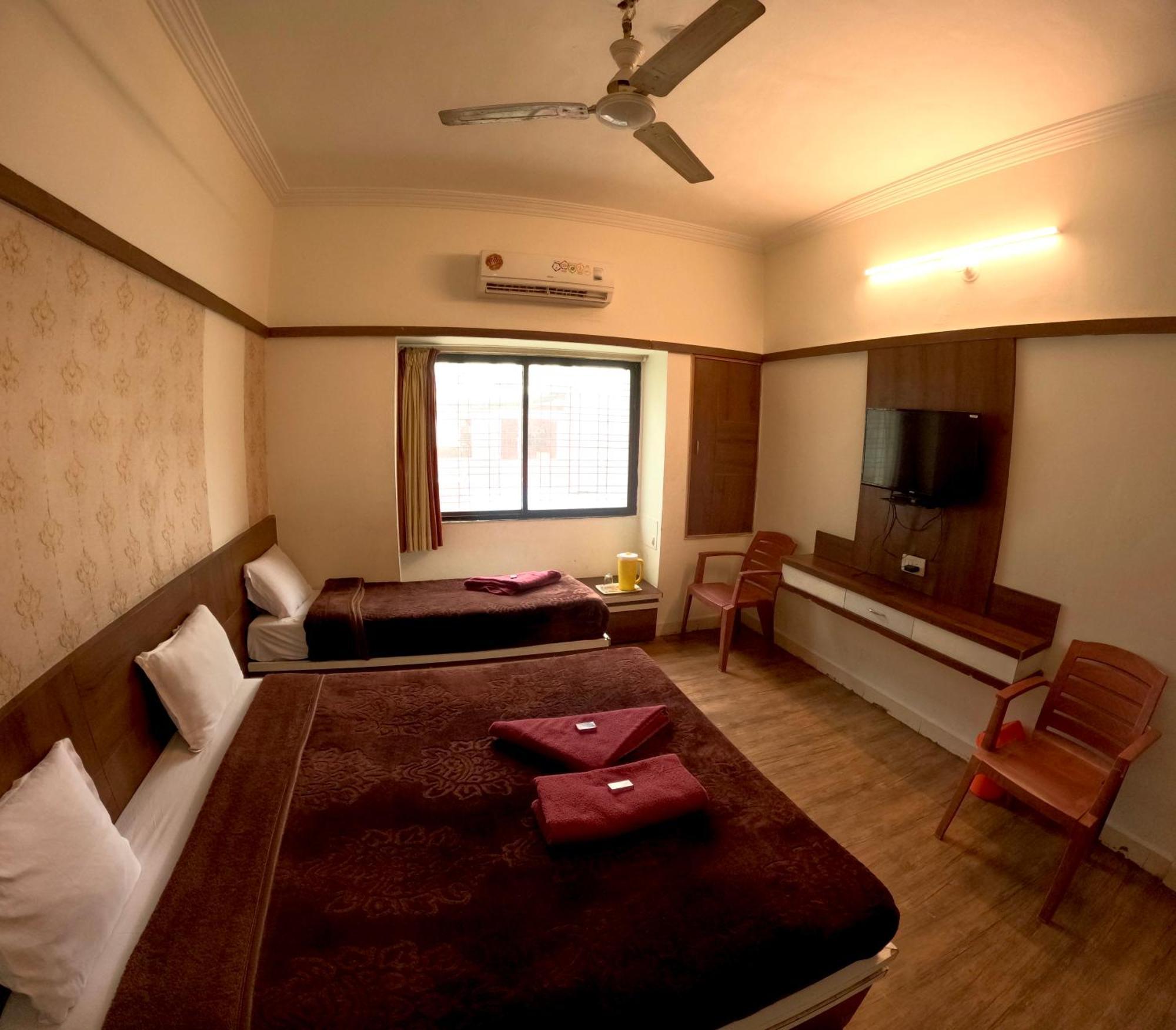 שירדי Hotel Laxmibai Palace מראה חיצוני תמונה