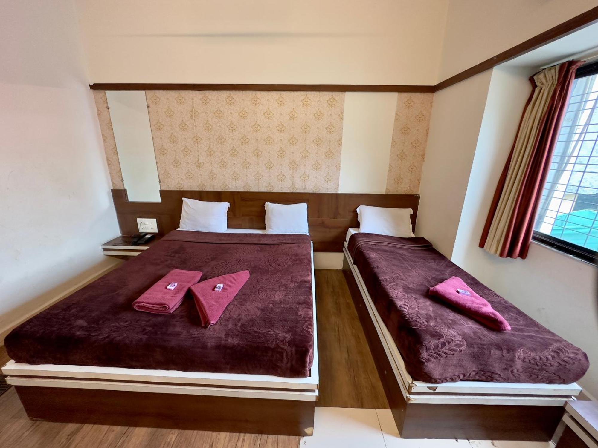 שירדי Hotel Laxmibai Palace מראה חיצוני תמונה