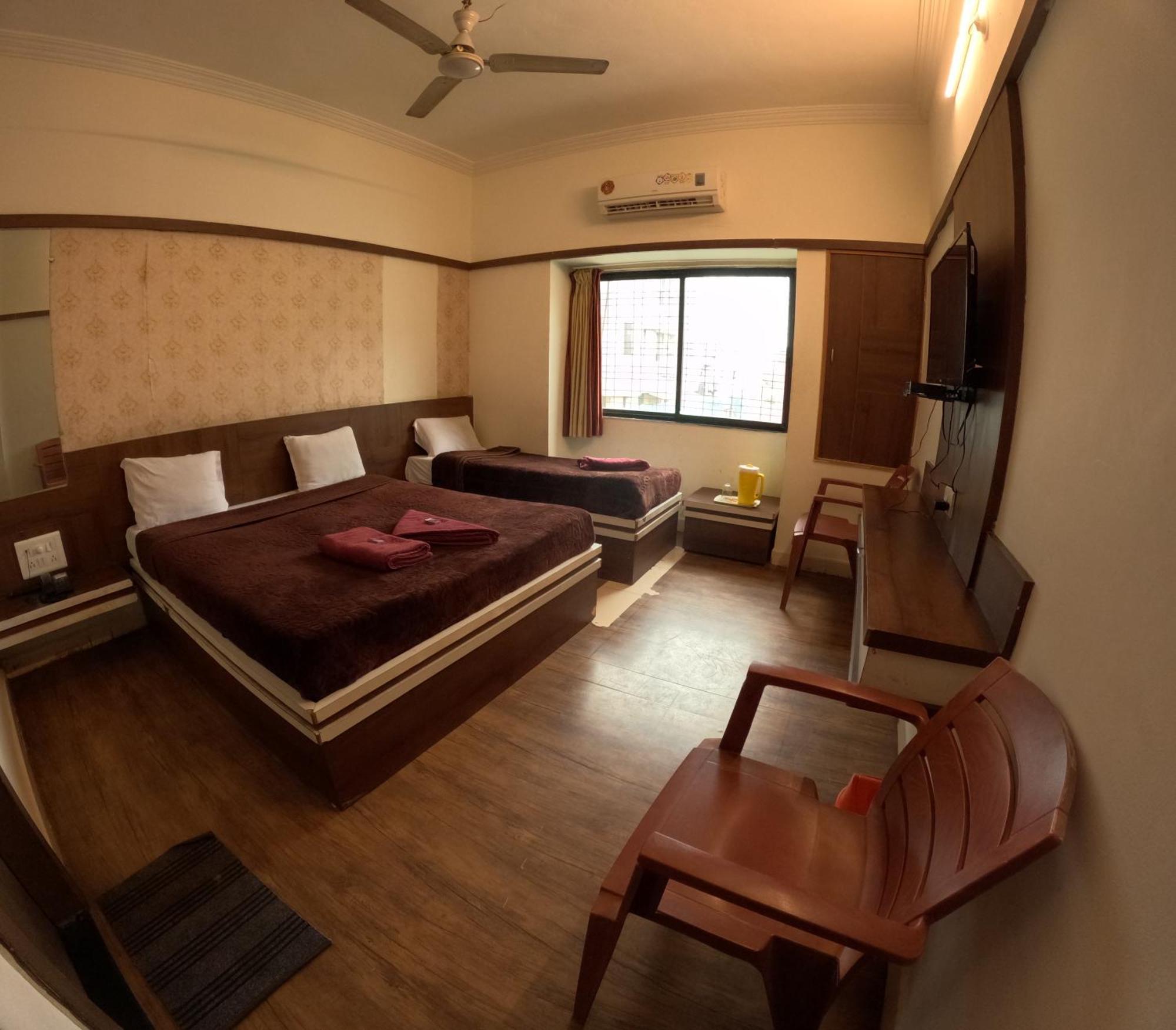 שירדי Hotel Laxmibai Palace מראה חיצוני תמונה