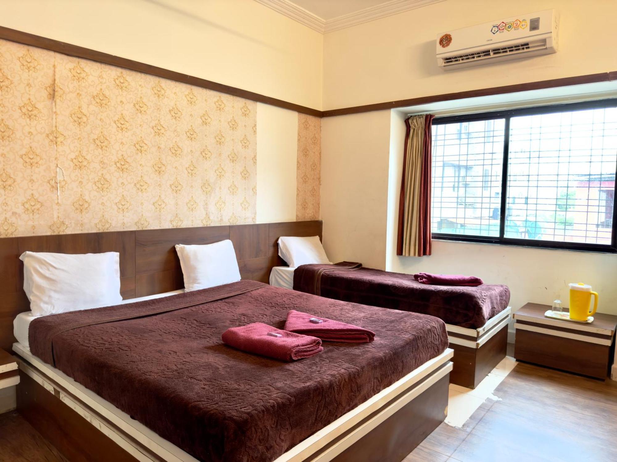 שירדי Hotel Laxmibai Palace מראה חיצוני תמונה